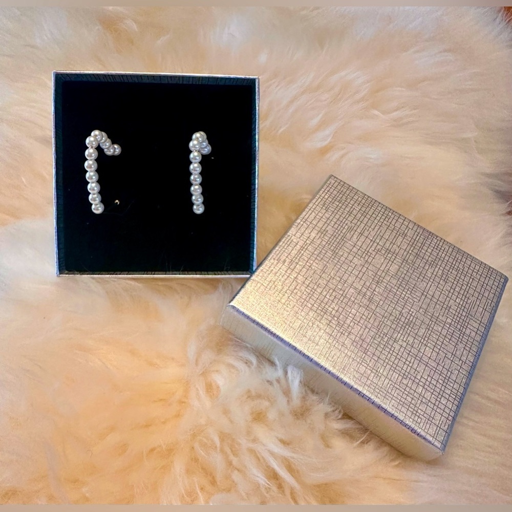 NWT Faux pearl earrings
